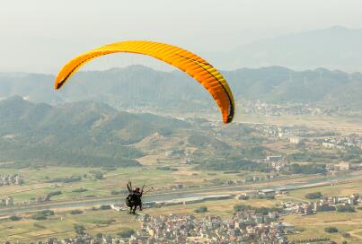 尼泊尔旅游滑翔伞事故频发 提醒游客注意安全